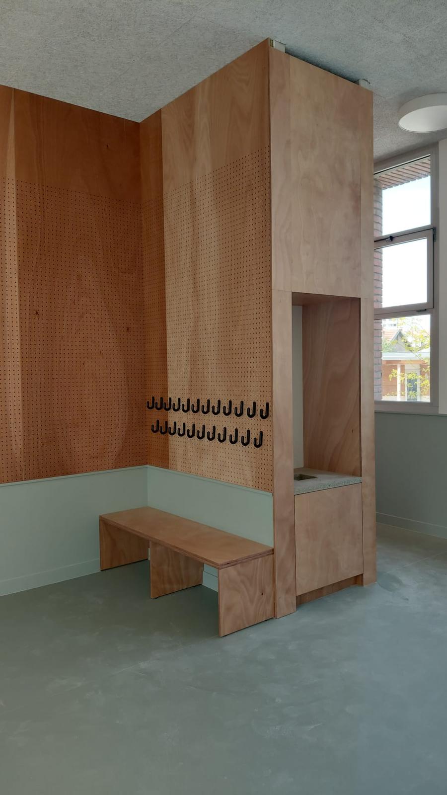 Vestiaire bouleau perforé
